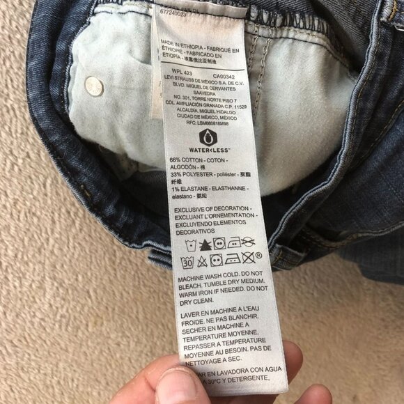 Levi's Women's Signature Jeans Size 2M Mid Rise Slim Straight Classic Blue Denim - Picture 14 of 16